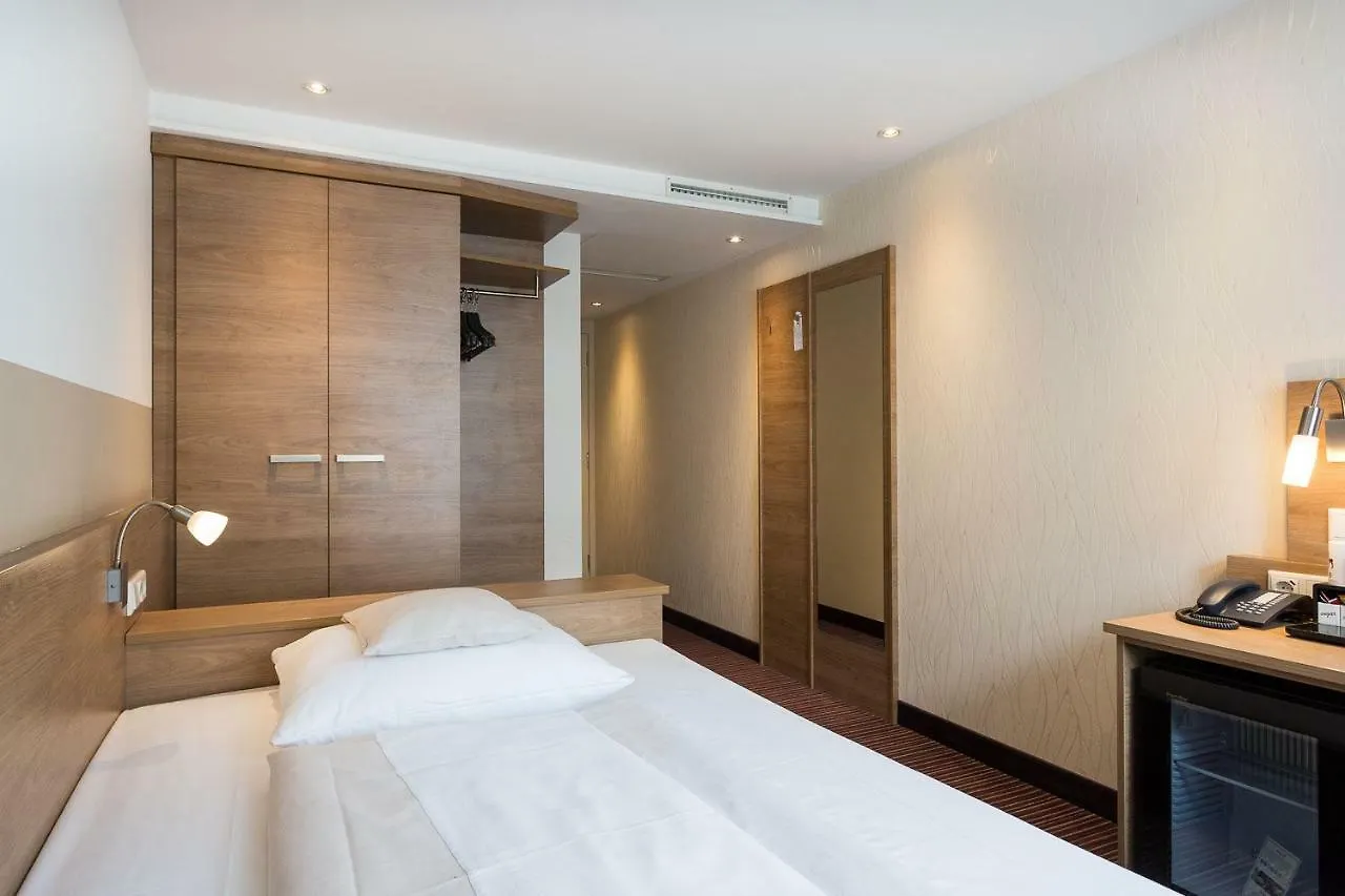 Hotel Cristal Munich