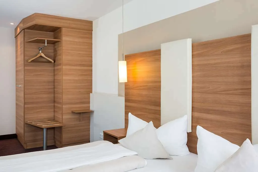 Hotel Cristal Munich 4*,
